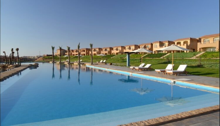 سباحة مدرج بالتلال السخنة