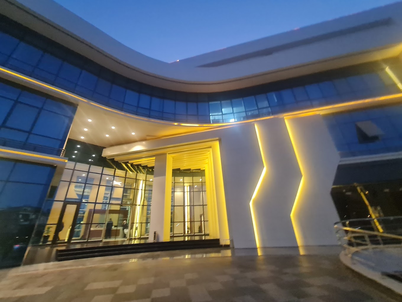 اليجانتري مول التجمع الخامس – Elegantry Mall New Cairo