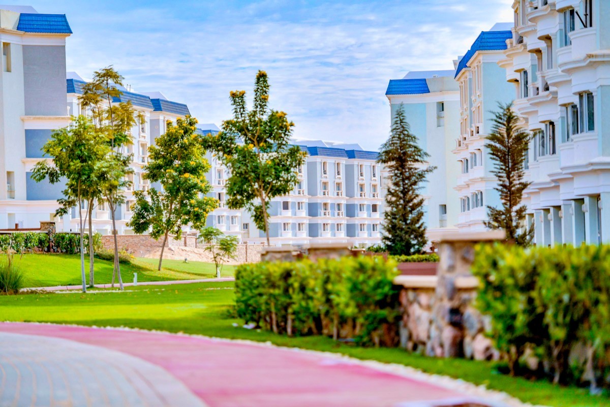 شقة لقطة للبيع 200م في Mountain View Hyde Park بسعر خيالي