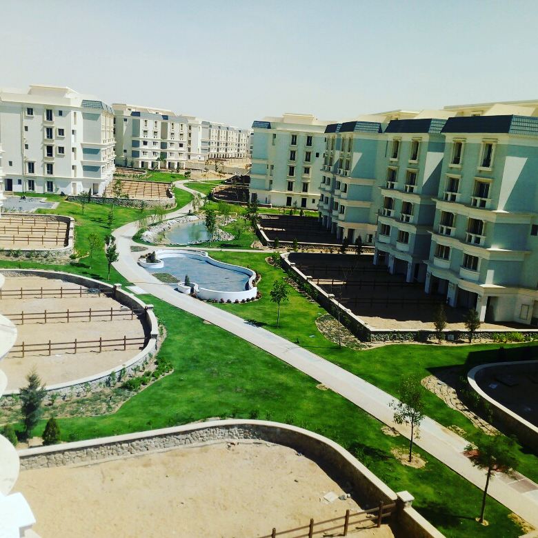 شقة لقطة للبيع 200م في Mountain View Hyde Park بسعر خيالي