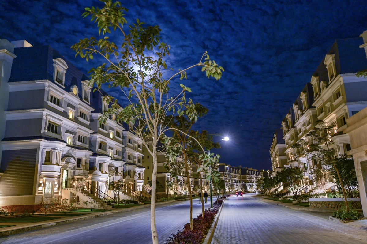 شقة لقطة للبيع 200م في Mountain View Hyde Park بسعر خيالي