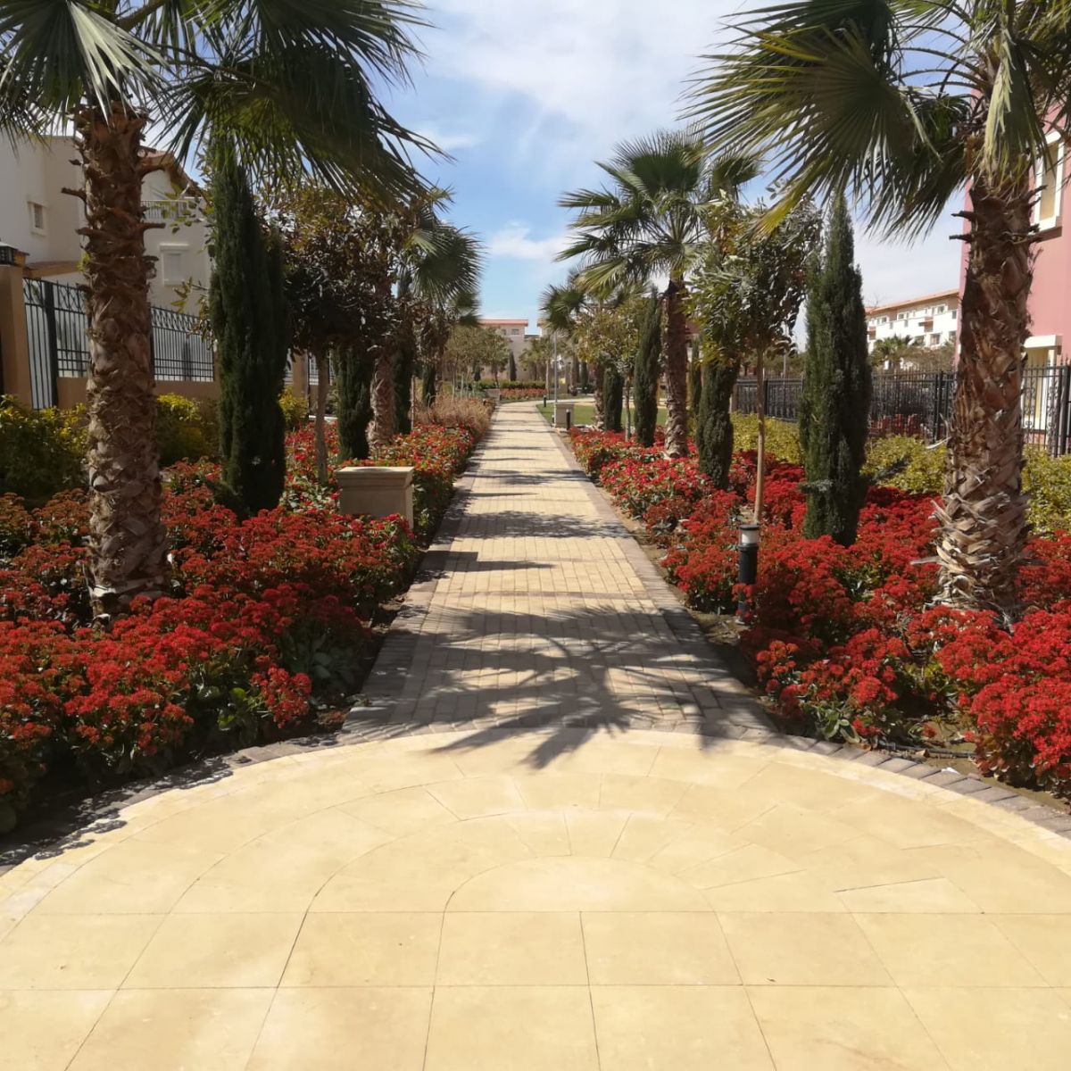 عرض متميز شقة 372 متر للبيع في كمبوند هايد بارك بموقع مميز