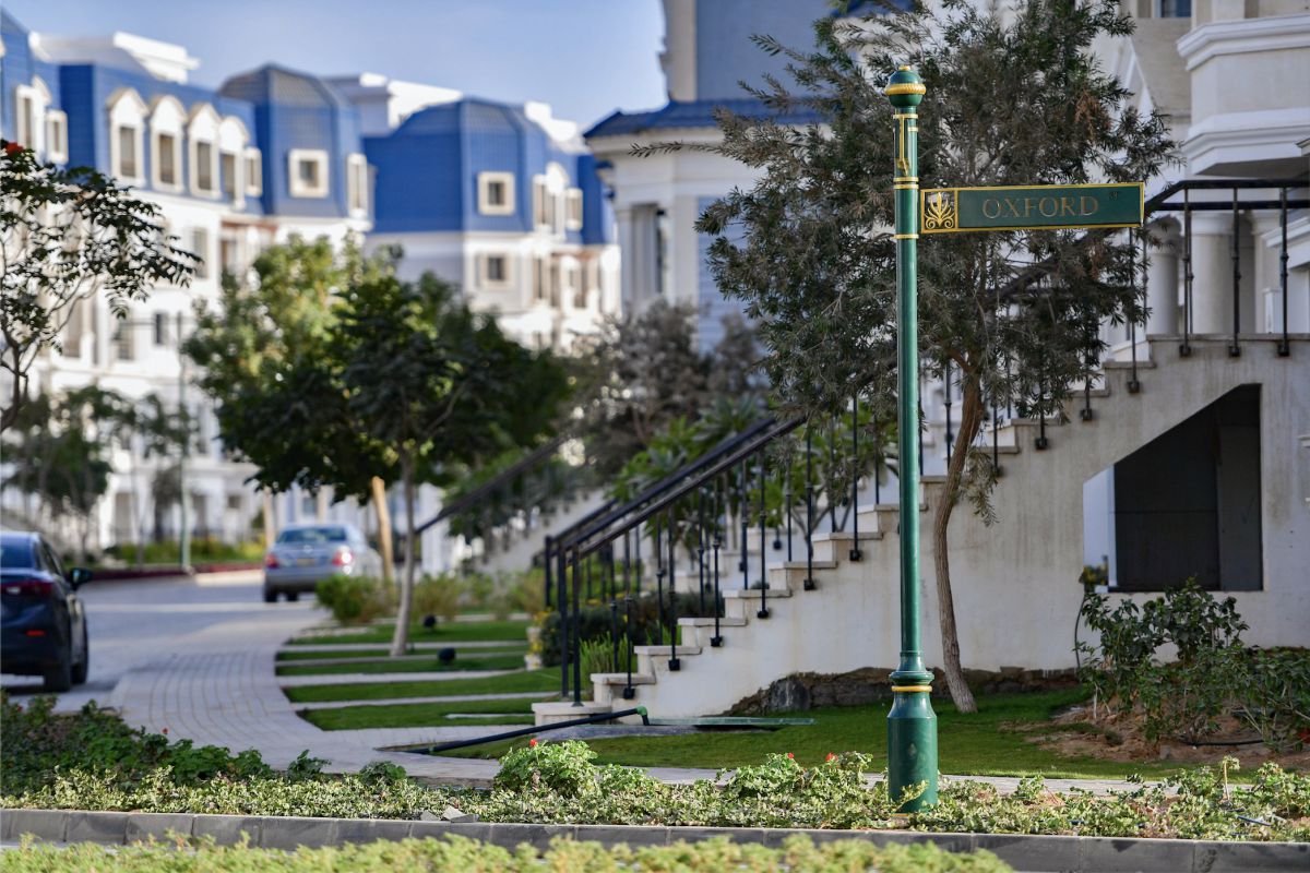 شقة لقطة للبيع 200م في Mountain View Hyde Park بسعر خيالي