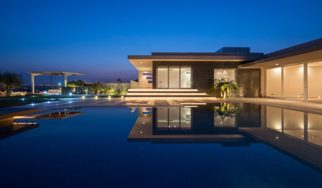 115m Apartment for sale in a very unique location within Pyramids Hills