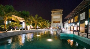 محل بمساحة 50 متر للبيع في داون تاون القطامية بالتجمع الخامس