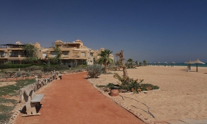 لمحبى الرقي شاليه للبيع في قرية العين باي بمساحة 200م بالعين السخنة