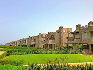 شاليه رائع 185م للبيع في موقع مميز جدا داخل العين باي السخنة