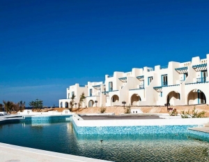 للبيع بالتقسيط شاليه 120 متر بحديقة في قرية الدبلوماسيين