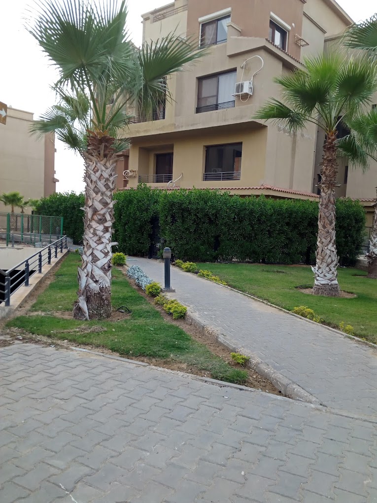 كمبوند لاكازا الشيخ زايد بيوند هولدنج – La Casa Compound Sheikh Zayed