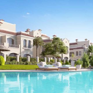 شقة لقطة للبيع 132م في مشروع الباتيو 5 ايست الشروق بسعر خيالي