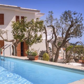 سارع بالحجز في منتجع سولاري وحدات تبدأ مساحاتها من 150 متراً