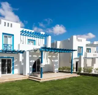 لمحبى الرقي شاليه للبيع في رودس ايلاند الساحل الشمالي بمساحة 110 متر