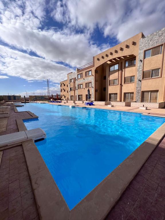 بالعين السخنة احجز شاليه في قرية لالونا بمساحة 146 متر