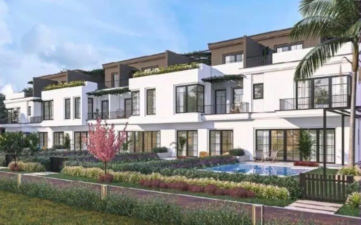 فيلا رائعة 305م للبيع في موقع مميز جدا داخل كمبوند ايرا نيو زايد