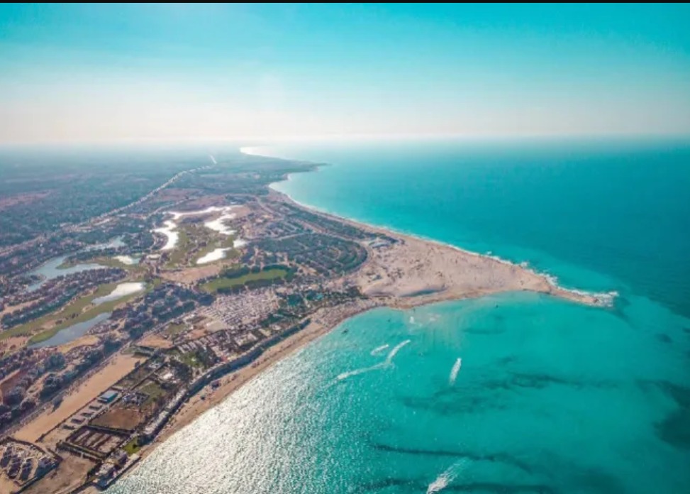 لمحبى الرقي شاليه للبيع في الورا الساحل الشمالي بمساحة 105 متر