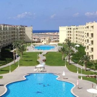 لمحبى الرقي شاليه للبيع في الورا الساحل الشمالي بمساحة 105 متر