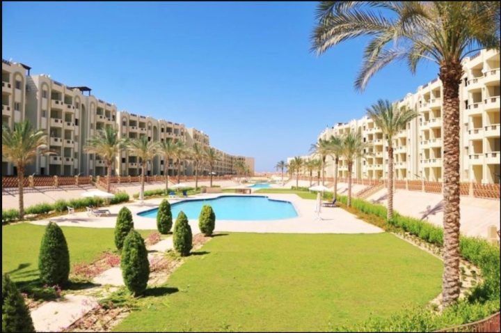 عرض متميز شاليه 140 متر للبيع في قرية الورا الساحل بموقع مميز