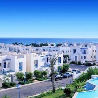 بسعر مغري شاليه 115م بقرية ايفيا ماونتن فيو الساحل الشمالي فيو رائع