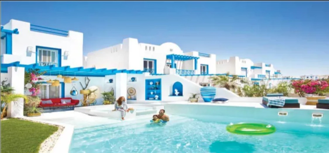 بسعر مغري شاليه 115م بقرية ايفيا ماونتن فيو الساحل الشمالي فيو رائع