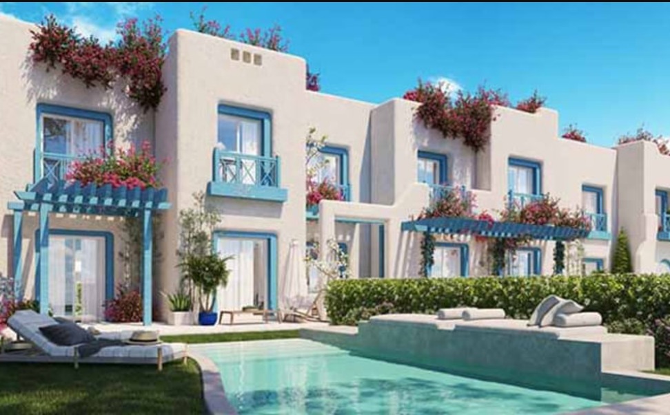 بسعر مغري شاليه 115م بقرية ايفيا ماونتن فيو الساحل الشمالي فيو رائع