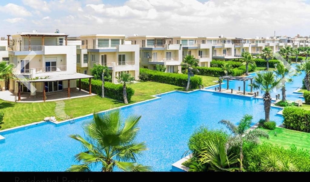 Buy a twinhouse with an area of 305 meters in Sedra North Coast