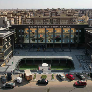 محل للبيع 65م في تاون سنتر الشروق بتسهيلات فى السداد