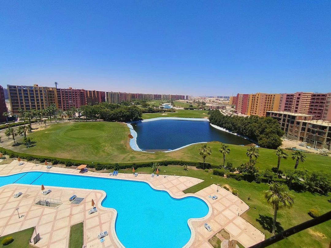 بسعر مغري شقة 220م بقرية بورتو مارينا جولف فيو رائع