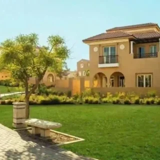 فيلا كمبوند لوريف التجمع الخامس بمساحات كبيره تبدأ من 500 متر