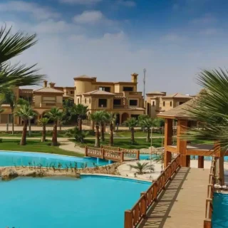 فيلا كمبوند لوريف التجمع الخامس بمساحات كبيره تبدأ من 500 متر