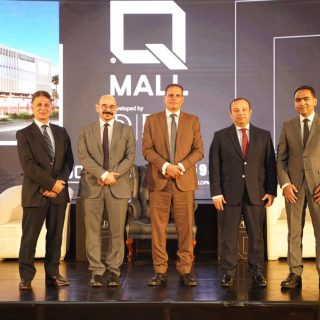 محل لقطة للبيع 200م في كيو مول بسعر خيالي