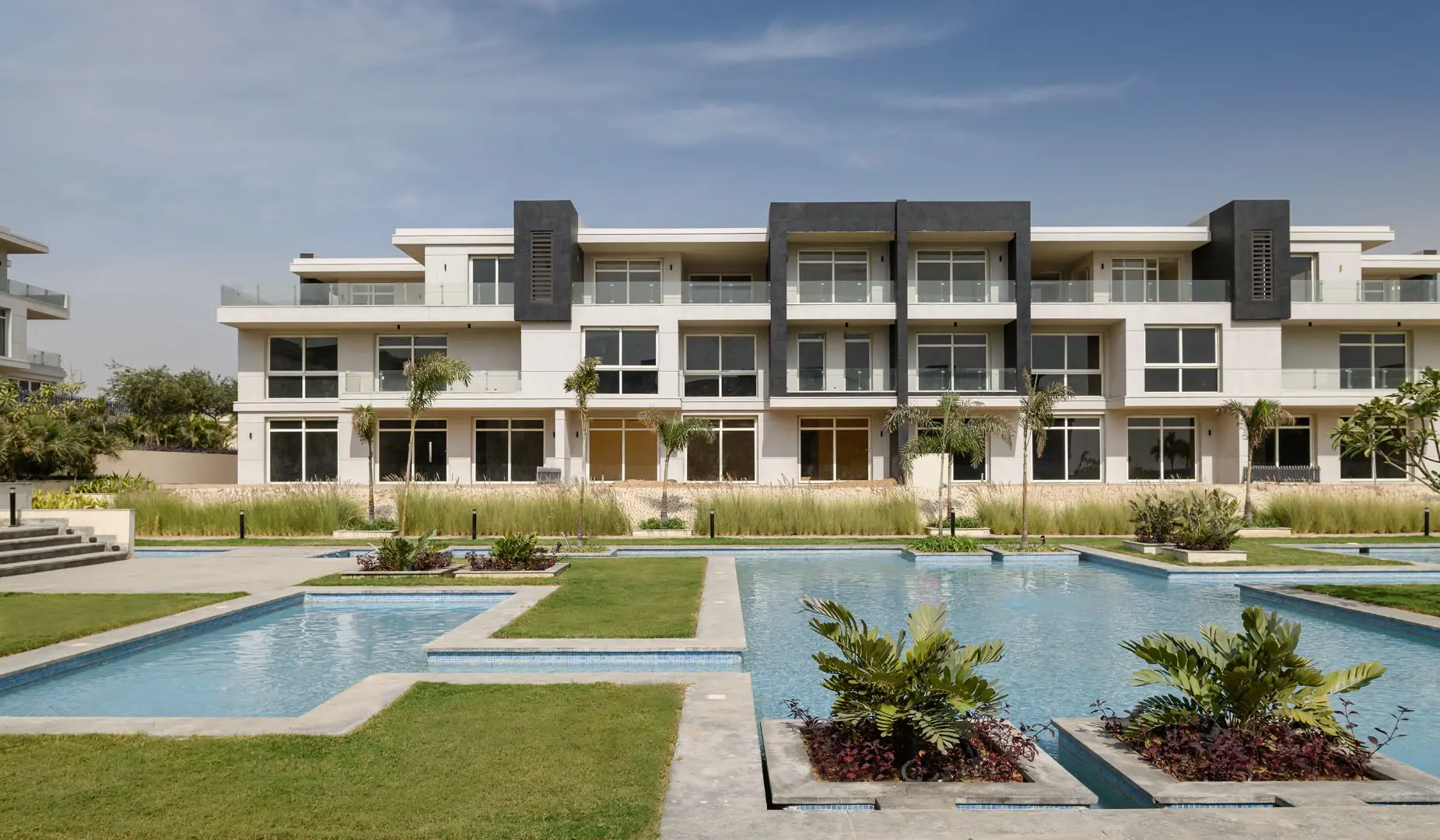 بأسعار مميزة شقق كمبوند ويست هيلز للبيع تشطيب كامل