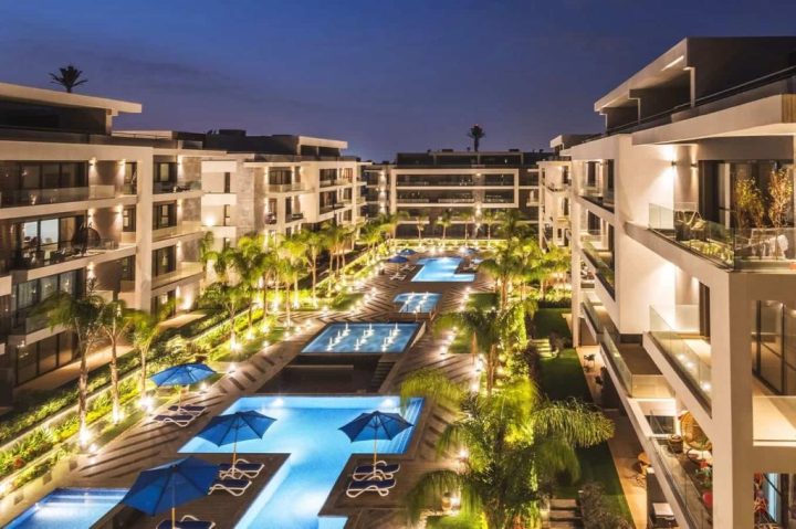 بنتهاوس رائعة 200م للبيع في موقع مميز جدا داخل كمبوند الباتيو سولا