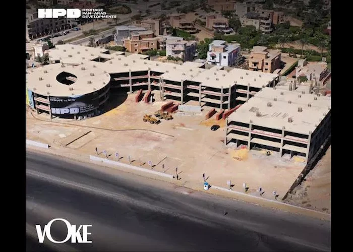 مكتب للبيع في مول فوك 100 متراً